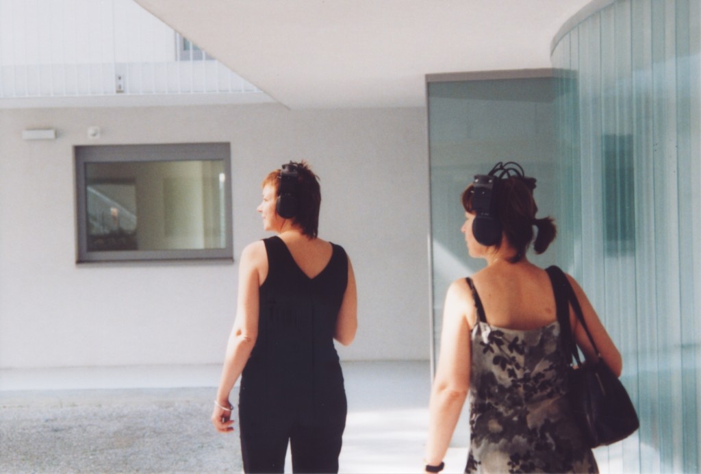 Fig. 2: Peter Ablinger, Weiss/Weisslich 36, headphones, 1999. Version 2004, Hängende Gärten, Wienerberg, Wien Modern, Juli-August 2004. Courtesy the artist.