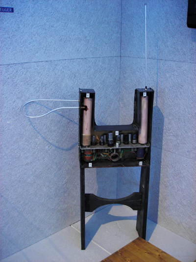1961 theremin, built by Léon Theremin, photographed at the Zauberhafte Klangmaschinen Exhibition, Hainburg, Austria. October 2008. Photo: Anna Friz